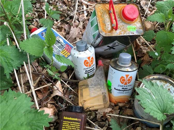 Gefährlicher Abfall wurde in Rieden illegal entsorgt.  Foto: Polizei