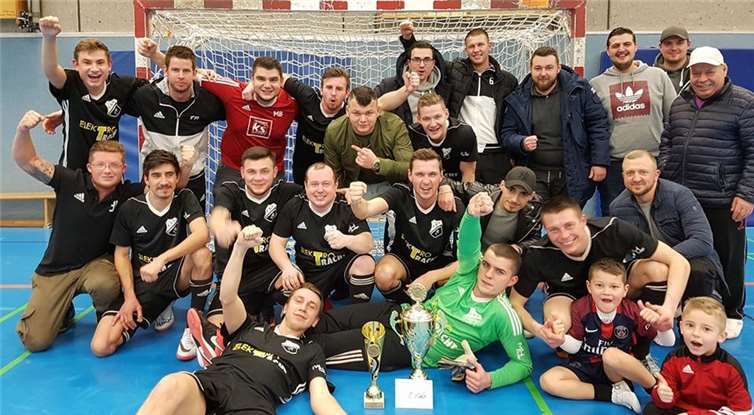 Gefeiert wurde am Freitagabend beim FSV Stromberg, nachdem der TV Night-Cup 2018 gewonnen wurde. Nun wird sich auf den Rückrundenstart im Freien vorbereitet. TH