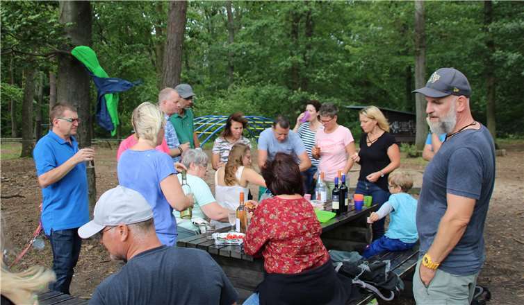 Gefeiert wurde natürlich auch - bei leckeren Speisen und Getränken.
