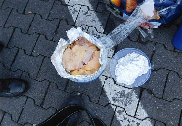 Geflügelfleisch wurde ungekühlt transportiert.