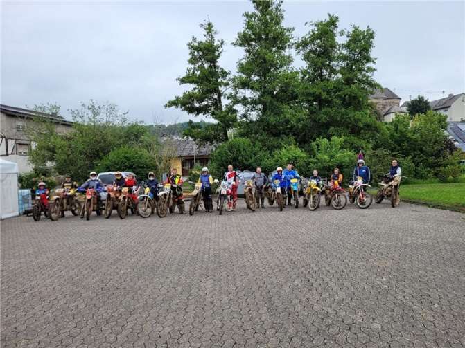 Gefreut hat die Wehr der Besuch der Aktiven des Ortsvereins MSC Dreckenach, welche zahlreich mit ihren Motorrädern aus dem Clubgelände vorbeischauten.