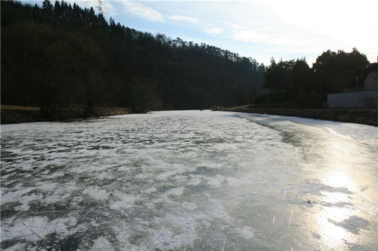 Betrunkener Autofahrer durchschwimmt auf Flucht vor der Polizei die Lahn Gefroren war das Wasser der Lahn zwar nicht - aber sicher auch nicht angenehm. Foto: Symbolbild/Pixabay.com