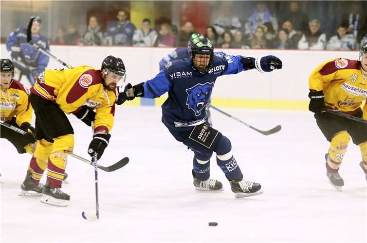 Gegen Lauterbach mussten Marco Herbel und die Neuwieder Bären hart kämpfen, um die Punkte im Icehouse zu behalten. Die Soester EG stuft Trainer Jens Hergt als ähnlich unangenehmen Gegner ein.  privat