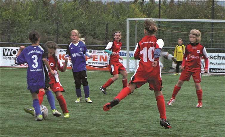 Gegen Mondorf-Rheidt konnten die E-Mädchen des SV Rot-Weiß ihre Überlegenheit voll ausspielen. privat