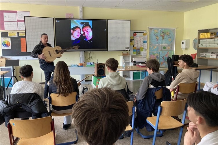 Gegen das Leugnen und Vergessen: Lulo Reinhards persönliche Erzählungen berührten die Schülerinnen und Schüler.