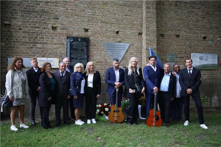 Gegen das Vergessen – gemeinsames Gedenken mit dem Brückenschlag von Koblenz nach Ravensbrück. Foto: Julia Gerberich