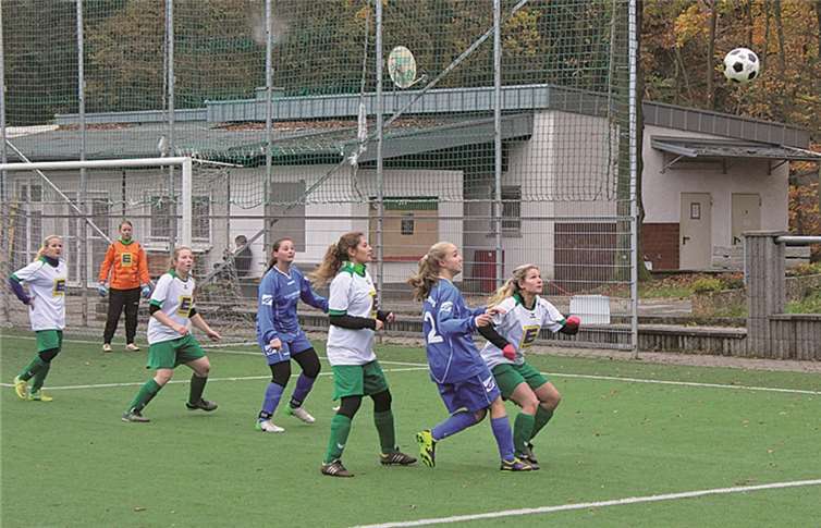 Gegen das Wachtberger Stürmer-Trio Harzen, Lange-Brandenburg und Briese war der SV Roleber Beuel chancenlos. privat