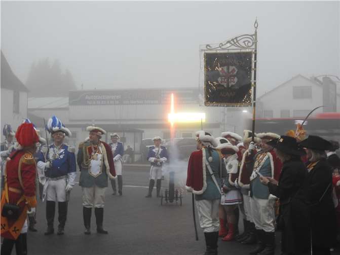 Gegen den „Beschuss“ aus der Funkenkanone gab es wenig entgegenzusetzen.