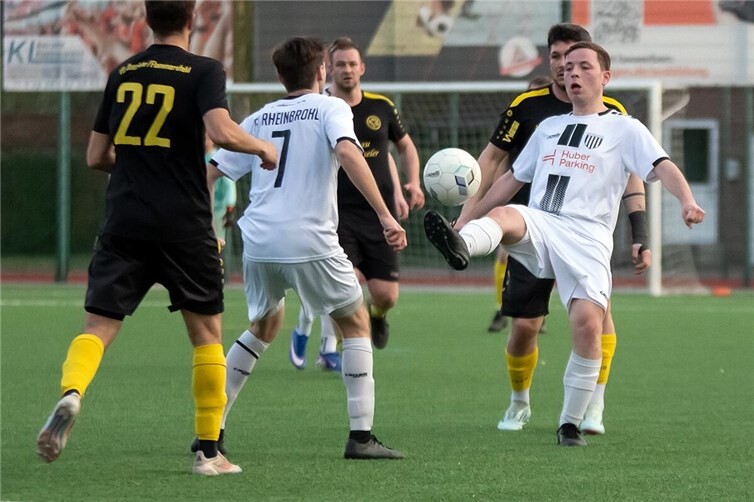 Gegen den VFL Oberlahr/Flammersfeld gelang der 1. Mannschaft der vierte Sieg in Folge.