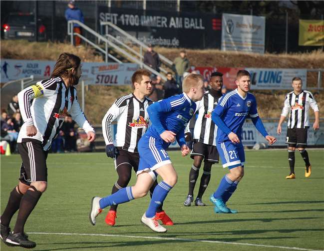 Gegen die SG Badem bildeten Florian Schlich (l.) und Kodai Stalph (r. daneben) die Innenverteidigung. Im Test gegen Oberbieber blieben sie sicherheitshalber draußen. -Sk-