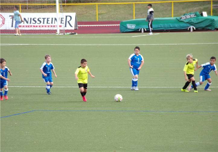 Gegen die teils zwei Jahre älteren Spieler aus Sinzig konnte die Breisiger F-Jugend immerhin ihr erstes Saisontor erzielen. privat