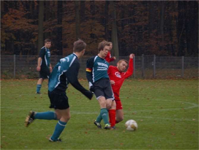Gegen die zweite Garnitur des SC Saffig konnte der SV Kürrenberg einen 0:2-Rückstand aufholen und sich am Ende über ein 2:2 Unentschieden freuen.