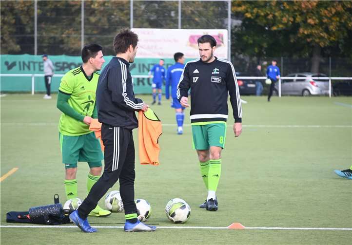 Gegen seine ehemaligen Mannschaftskameraden vom FC Plaidt durfte sich Pascal Zimmer (re.) über einen knappen Erfolg freuen. Foto: SK
