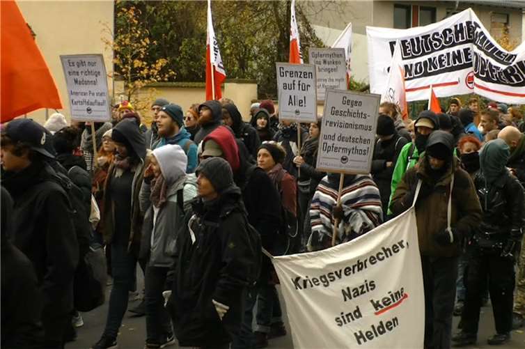 Gegendemo des linksgerichteten Bündnisses „NS Verherrlichung stoppen“