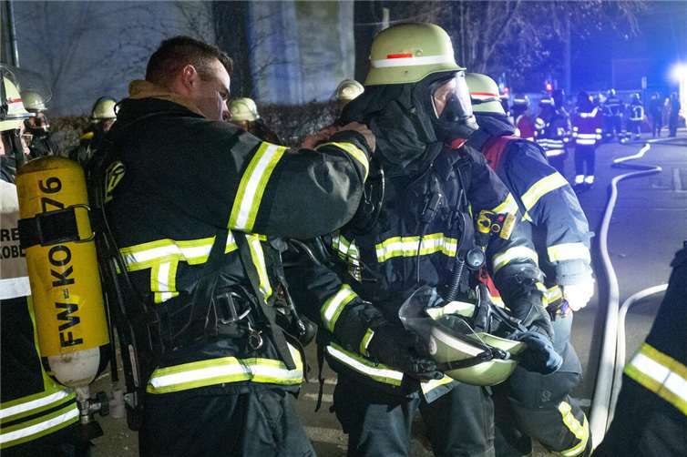 Gegenseitige Prüfung der Ausrüstung vor dem Einsatz