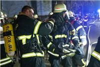 Gegenseitige Prüfung der Ausrüstung vor dem Einsatz