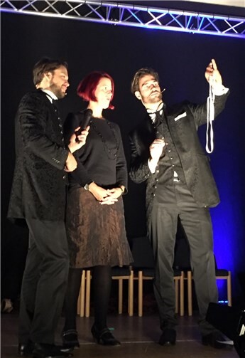 Geheimnisvoll und knisternd - magische Stimmungund Zauberei begeisterten das Publikum.