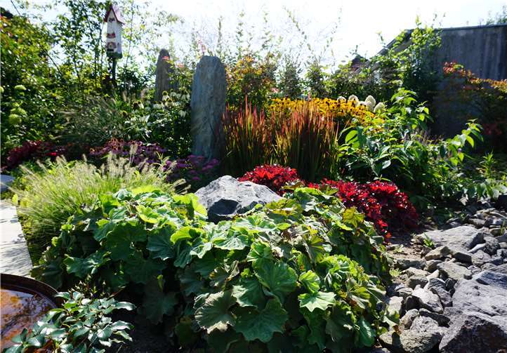 Gekonnt in Szene gesetzt: Das Spiel von lebendigem Grün und massivem Stein ist sehr beliebt.