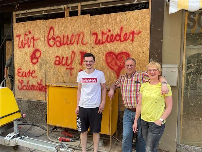 Bäcker in Ahrweiler: „Wir bauen wieder auf!“ Gelebte Bäckertradition in Ahrweiler: Jan-Phlipp, Jürgen und Petra Schmitz. Foto: ROB