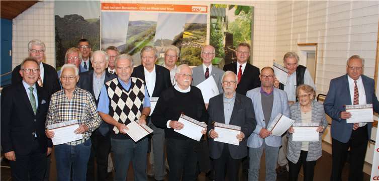 Gelebte Parteigeschichte mit den Jubilaren des CDU-Kreisverbandes Neuwied und Vorsitzendem Erwin Rüddel, MdB. Foto: privat