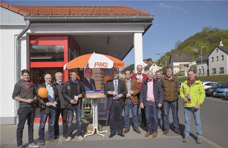Gelegenheit zum Austausch gab es am Infostand in Burgbrohl.privat