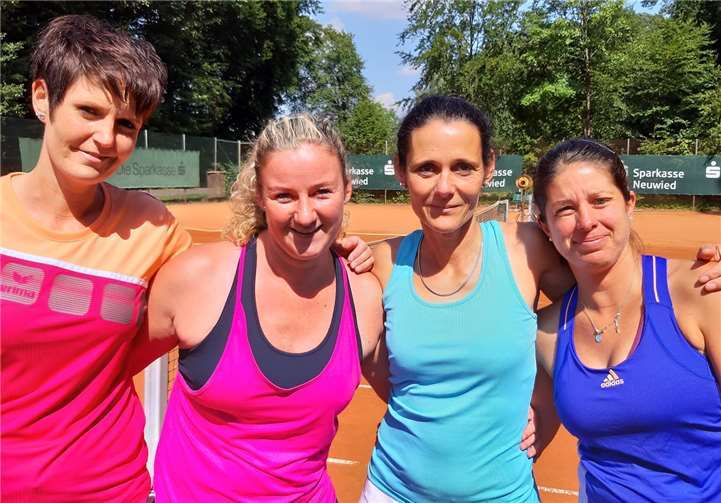 Gelingt einem der arrivierten Damendoppel wieder der Sprung ins Finale: v.li. Anne Elfert/Conny Kopp und Natanja Neitzert/Nadine Hachenberg.Fotos: Dietrich Rockenfeller/TC Steimel Archiv