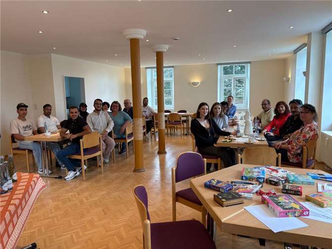 Gelungener Auftakt des Projekts „Café Miteinander“ im Gemeindehaus Freirachdorf.  Foto: Jaqueline Leblanc