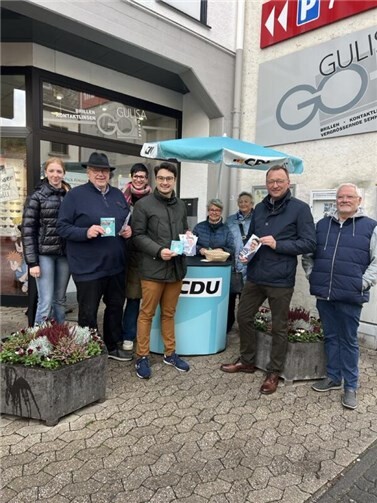 Gelungener Auftakt in Güls mit Landtagskandidat Philip Rünz und MdB Josef OsterGelungener Auftakt in Güls mit Landtagskandidat Philip Rünz und MdB Josef Oster.  Foto: Sandra Hürter