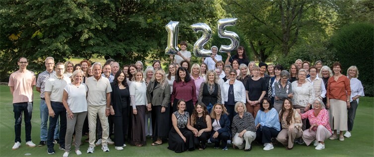 Gemeinsam 125 Jahre Moses feiern: Das Moses-Team beim Jubiläumsabend im „Schönherr’s am Köhlerhof“ in Bad Neuenahr-Ahrweiler.