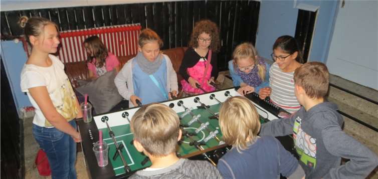 Gemeinsam Kicker spielen sorgte für gut gelaunte Abwechslung.