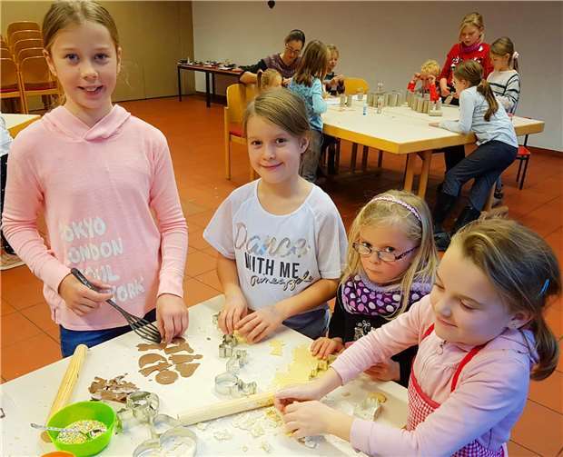 Gemeinsam Plätzchen backen machte viel Spaß.privat
