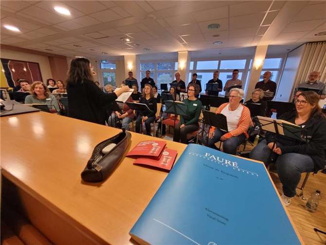 Gemeinsam arbeitete man am Programm für die bevorstehenden Auftritte.Foto: privat