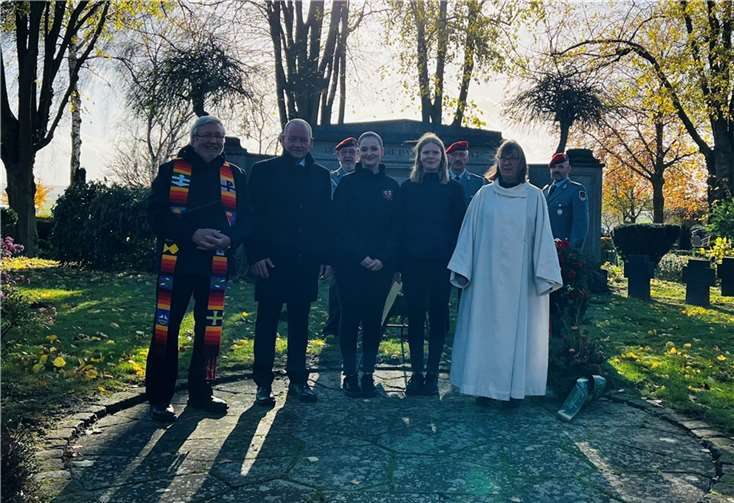 Gemeinsam beging man den Volkstrauertag.  Foto: Elke Geiermann