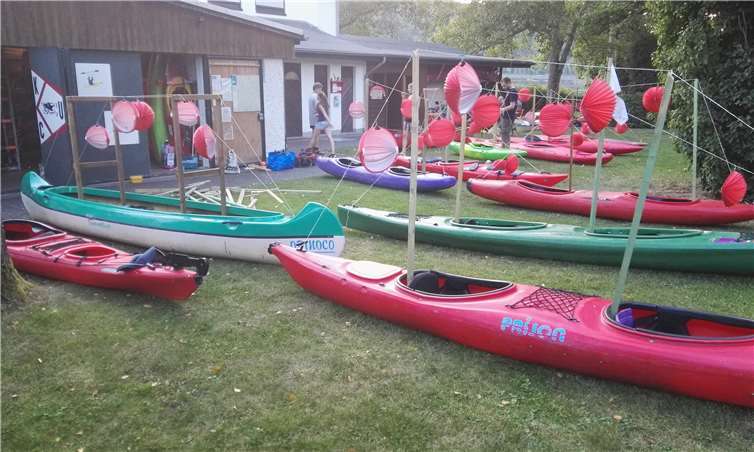 Gemeinsam bereiteten die Mitglieder ihren Kanus vor. Fotos: privat