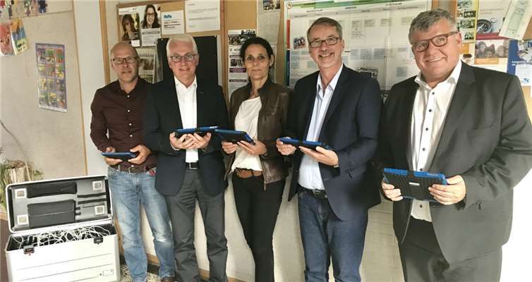 Gemeinsam besprachen sie die Fragestellungen zur Umsetzung des Digitalpakts: Ralf Waldgenbach, Volker Mendel, Natanja Neitzert, Sven Lefkowitz und Michael Mahlert.Foto: privat