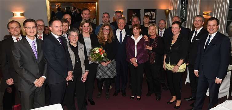 Gemeinsam bringen sie es auf 675 Jahre Betriebszugehörigkeit: Die jährliche Ehrung verdienter Mitarbeiter hat bei der Volksbank RheinAhrEifel eG lange Tradition.  Seydel VOBA Wagner