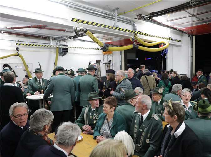 Gemeinsam feierte man das seltene Ereignis.