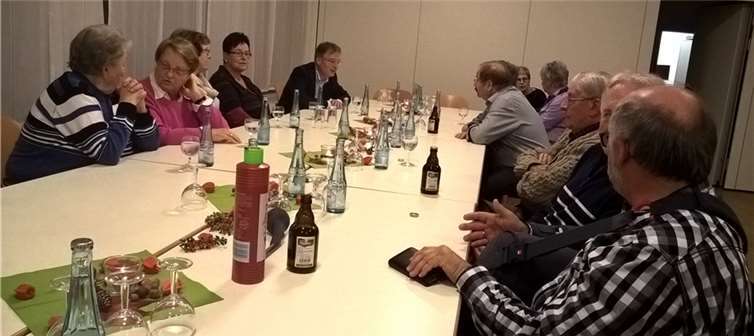 Gemeinsam feierten die Mitglieder des Kirchenchors St. Martin das Fest ihres Namenspatrons mit köstlichem Döppekooche. privat