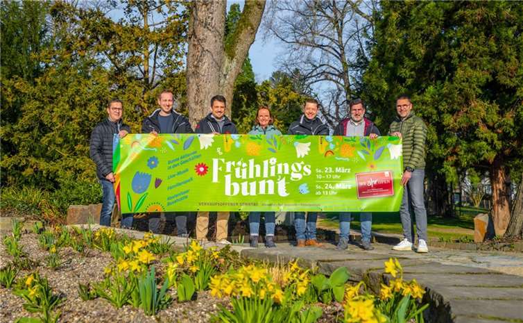 Gemeinsam für „Frühlingsbunt“: (v.l.) Patrick Küpper (Werbegemeinschaft Bad Neuenahr-Ahrweiler), City-Manager Florian Hüsson, Geschäftsführer Jan Ritter, City-Managerin Ellen Tappe, Geschäftsführer Christian Senk, Thorsten Hermann (Werbegemeinschaft Ahrweiler), und Volker Danko (Werbegemeinschaft Bad Neuenahr-Ahrweiler). Foto: Max Harrus