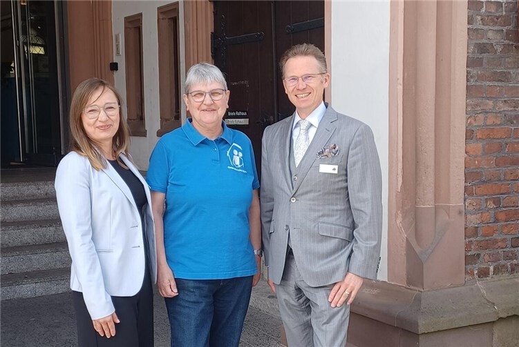 Gemeinsam für Jung und Alt: Die neue Generationenbeauftragte Magdalena Marjanovic, Schwester Barbara Spiegelhoff und der Erste Beigeordnete Tobias Panne setzen auf Vernetzung, Ehrenamt und generationenübergreifende Angebote.