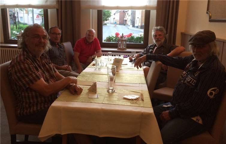 Gemeinsam genossen die engagierten ehrenamtlichen Helfer ein Abendessen im Gasthaus Rhein-Ahr. Foto: privat