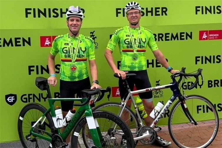 Gemeinsam gestartet, gemeinsam ins Ziel beim Grand Fondo in Bremen. Ralph Desgronte und Maik Kramer beide LT Puderbach.