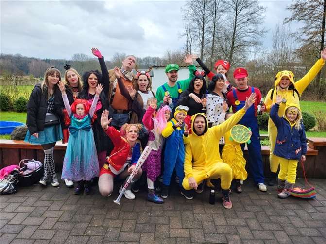 Gemeinsam ging es zum Umzug nach Maxsain.