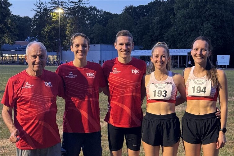 Gemeinsam in Köln am Start: Trainer Winfried Wirth, Moritz Blank, Jannik van Beek, Verena van Beek und Carolin Endres vertraten die DJK Ochtendung beim ASV Runners‘ Day im ASV-Stadion.