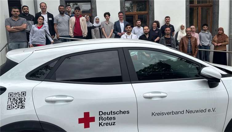 Gemeinsam lernen, Leben zu retten – die Teilnehmenden des Erste-Hilfe-Kurses haben einiges mitgenommen.Foto: Jenny Jung