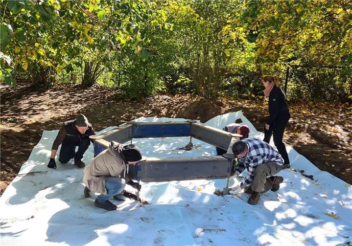 Gemeinsam machte man sich an die Arbeit. Fotos: privat