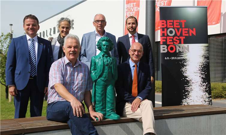 Gemeinsam mit Beethoven präsentierten die Verantwortlichen aus Rheinbach und Meckenheim sowie der KSK Köln und dem Beethovenfest die Konzerte in Meckenheim und Rheinbach.Foto: -StF-