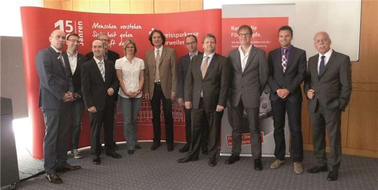 Gemeinsam mit Bernd Herrmann (1.v.r.) von der LBBW stellte Guido Mombauer (1.v.l.), Vorstandsmitglied der Kreissparkasse Ahrweiler, die aktuellen EU-Förderprogramme für die Wirtschaftsförderer im Kreis Ahrweiler vor. privat