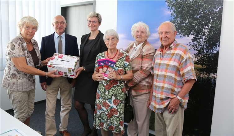 Gemeinsam mit Bürgermeister Bert Spilles und KSK-Direktorin Sonja Schallenberg stellte das Forum Senioren das diesjährige Programm des 11. Seniorentages vor.Foto: StF