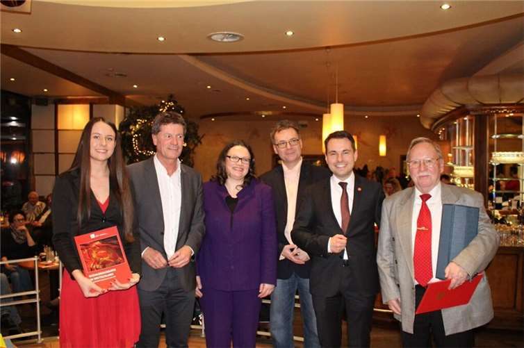 Gemeinsam mit Bundesarbeitsministerin Andrea Nahles, dem Koblenzer SPD-Vorsitzenden David Langner und dem Ortsvereinsvorsitzenden Thorsten Schneider ehrte Detlev Pilger Hans Nell für 50 Jahre Mitgliedschaft. privat